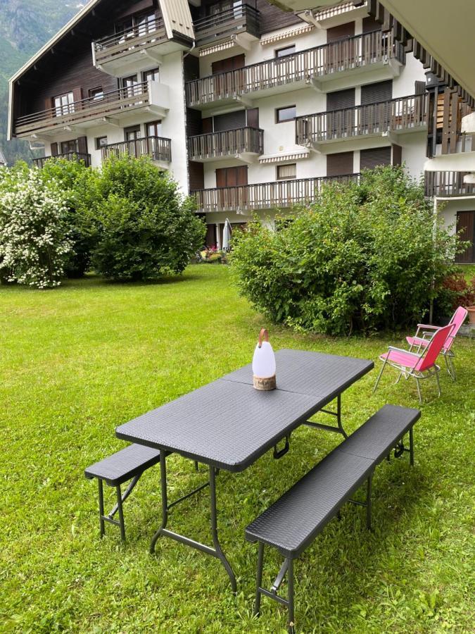 Appartement Style Chalet Avec Grande Terrasse Et Parking Prive Chamonix Exterior photo